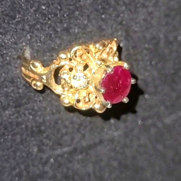 VTG 14k Solid Gold Ring with 2 carat Center GENUINE RUBY and 2 DIAMOND  8:47g - Picture 7 of 13